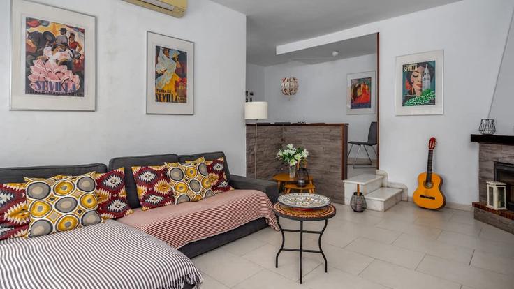 Salle de séjour élégante avec mobilier moderne dans un appartement à Building Calle Palomas del Coto - costarentals - 1341688 à Las Lagunas de Mijas, Las Lagunas de Mijas