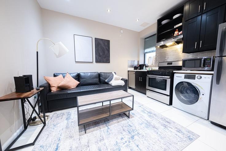 New York ManhattanのBuilding Central Park West - coutinhoproperties - 1031997 - NYCのアパートメントにある、モダンな家具を備えたエレガントなデザインのリビングルーム