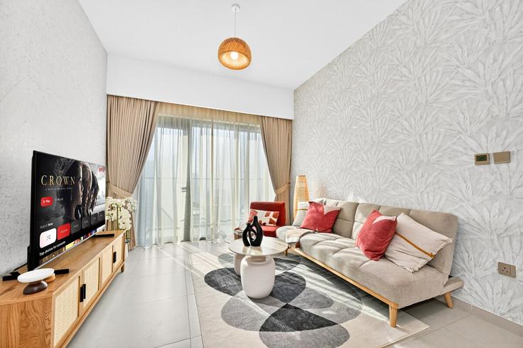 Sala de estar elegantemente projetada com móveis modernos em um apartamento no Building Burj Khalifa Boulevard - cozy-haven-vacation-homes - 1525019 em Burj Khalifa, Dubai