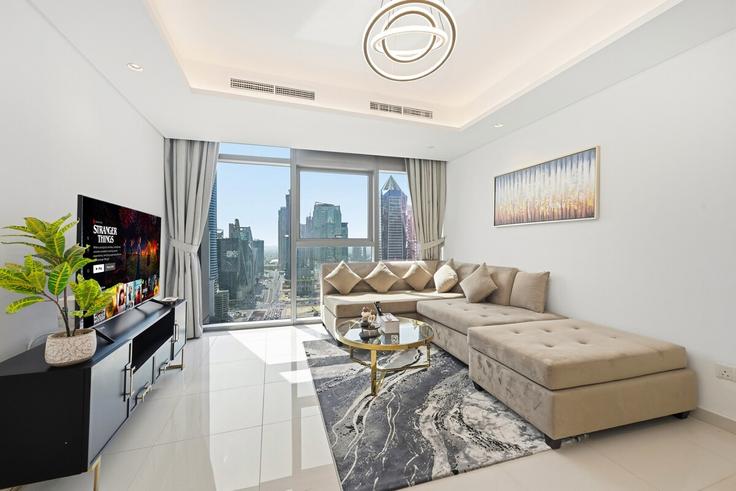 Building Al Mustaqbal Street - cozy-haven-vacation-homes - 1525021 adresindeki bir dairede modern mobilyalarla zarif bir şekilde tasarlanmış oturma odası Business Bay, Dubai