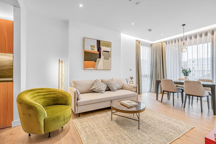 Elegante sala de estar con mobiliario moderno en un apartamento en Building Camley Street - cozygroup - 1437615 en London Borough of Camden, London Elegante sala de estar con mobiliario moderno en un apartamento en Building Camley Street - cozygroup - 1437615 en London Borough of Camden, London
