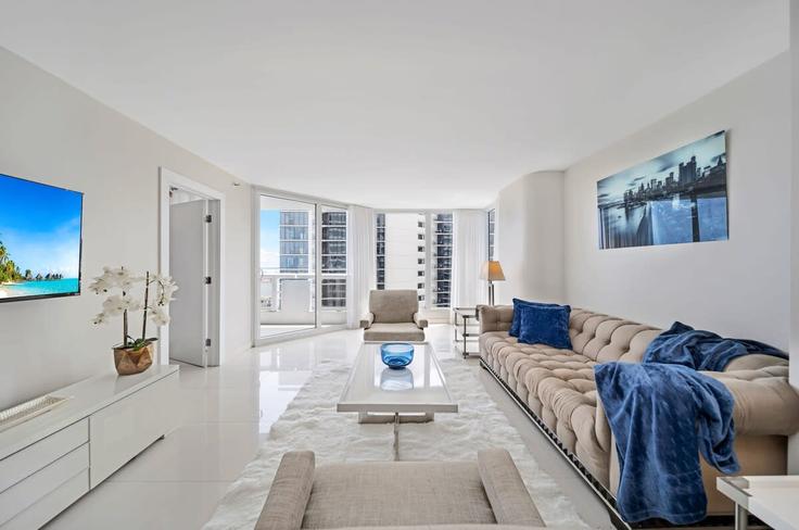 2 quarto mobiliado em apartamentos em North Bayshore Drive 1054086P, Miami, Miami, foto 1