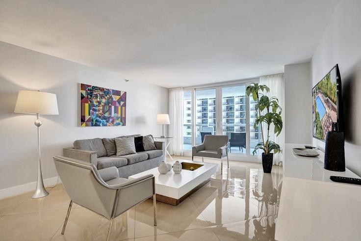 3 quarto mobiliado em apartamentos em North Bayshore Drive 1054101P, Miami, Miami, foto 1