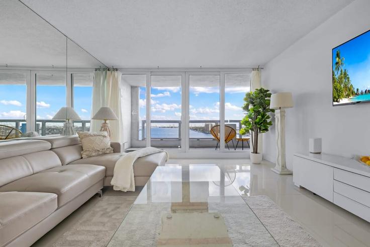 2 yatak odalı mobilyalı daire North Bayshore Drive 1054113P , Miami, Miami, fotoğraf 1