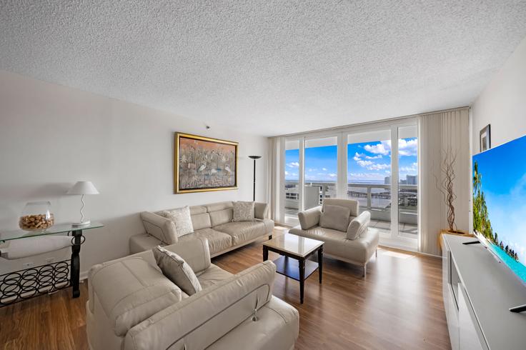 MiamiMiami의 North Bayshore Drive(1054117P)에 위치한 3베드룸 풀퍼니시드 아파트 - 사진1 MiamiMiami의 North Bayshore Drive(1054117P)에 위치한 3베드룸 풀퍼니시드 아파트 - 사진1