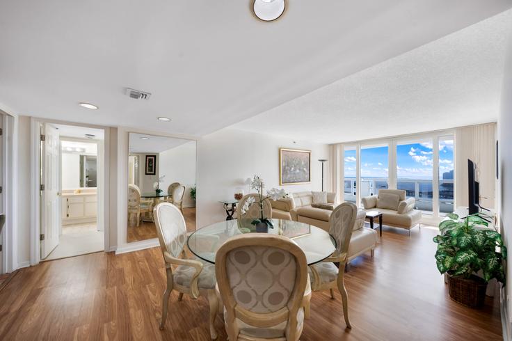 3 möblierte Einzimmerwohnung in North Bayshore Drive 1054117P , Miami, Miami, Foto 1 3 möblierte Einzimmerwohnung in North Bayshore Drive 1054117P , Miami, Miami, Foto 1
