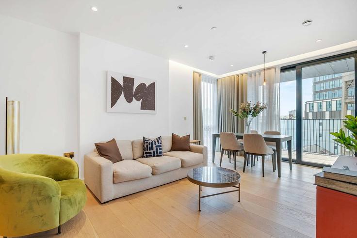 London Borough of Camden, London 소재 Building Camley Street - cozygroup - 1290005 - LON 유닛에 마련된, 현대적인 가구로 꾸며진 우아한 디자인의 거실