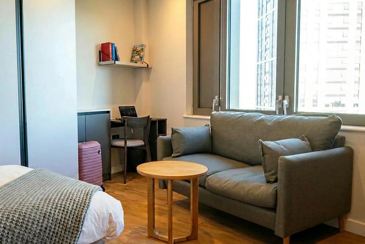 Building Wales Farm Road - cozygroup - 1590326 adresindeki bir dairede modern mobilyalarla zarif bir şekilde tasarlanmış oturma odası London Borough of Ealing, London