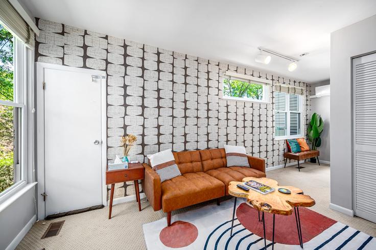 Salle de séjour élégante avec mobilier moderne dans un appartement à Building Berkeley Street - cozyquarters - 1020743 à Durham, Durham Salle de séjour élégante avec mobilier moderne dans un appartement à Building Berkeley Street - cozyquarters - 1020743 à Durham, Durham