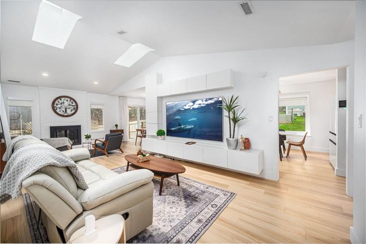 Building Reynolds Avenue - cozyquarters - 1300723 - USA adresindeki bir dairede modern mobilyalarla zarif bir şekilde tasarlanmış oturma odası Durham, Durham Building Reynolds Avenue - cozyquarters - 1300723 - USA adresindeki bir dairede modern mobilyalarla zarif bir şekilde tasarlanmış oturma odası Durham, Durham