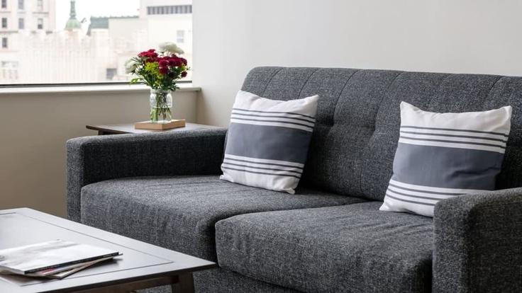Dallas, Dallas에 위치한 Building Elm Street - cozysuites-guesty - 1014237 - DFW 아파트의 세련된 인테리어가 돋보이는 거실