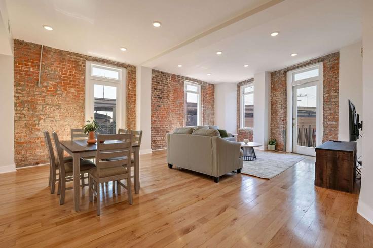 New Orleans, New Orleans에 위치한 Building Annunciation Street - cozysuites-guesty - 1272343 - USA 유닛의 세련된 인테리어가 돋보이는 거실