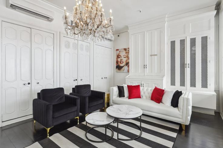 Elegant gestaltetes Wohnzimmer mit moderner Einrichtung in einer Wohnung im Building Chartres Street - cozysuites-guesty - 1272330 - USA in New Orleans, New Orleans Elegant gestaltetes Wohnzimmer mit moderner Einrichtung in einer Wohnung im Building Chartres Street - cozysuites-guesty - 1272330 - USA in New Orleans, New Orleans