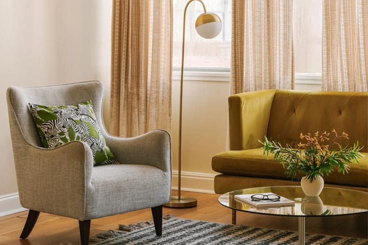 New Orleans, New Orleans 소재 Building Common Street - cozysuites-guesty - 1272344 - USA 유닛에 마련된, 현대적인 가구로 꾸며진 우아한 디자인의 거실