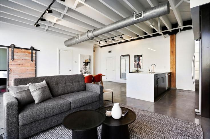 Elegant gestaltetes Wohnzimmer mit moderner Einrichtung in einer Wohnung im Building Howard Avenue - cozysuites-guesty - 1272337 - USA in New Orleans, New Orleans