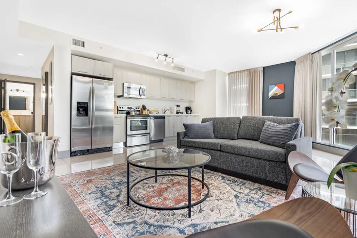 Miami MiamiのBuilding Southwest 2nd Avenue - cozysuites-guesty - 1272351 - MIAのアパートメントにある、モダンな家具を備えたエレガントなデザインのリビングルーム