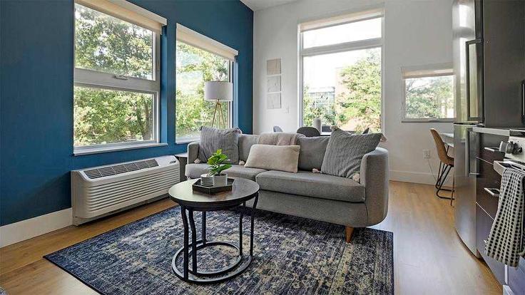 Elegante sala de estar con mobiliario moderno en un apartamento en Building Adams Street - cozysuites-guesty - 1562561 en Denver, Denver