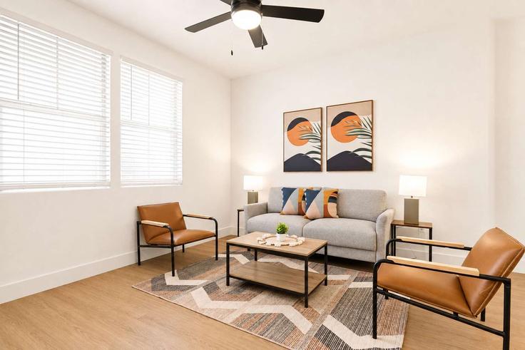 Salle de séjour élégante avec mobilier moderne dans un appartement à Building West Cabela Drive - cozysuites-guesty - 1588329 à Glendale, Glendale