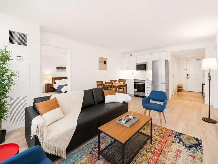 Elegant gestaltetes Wohnzimmer mit moderner Einrichtung in einer Wohnung im Building Pacific Avenue - cozysuites-guesty - 1571594 in Atlantic City, Atlantic City