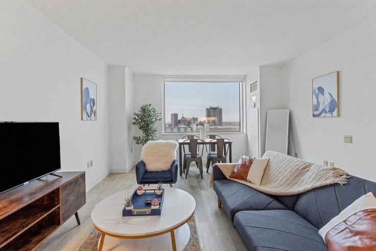 Salle de séjour élégante avec mobilier moderne dans un appartement à Building Pacific Avenue - cozysuites-guesty - 1571578 à Atlantic City, Atlantic City Salle de séjour élégante avec mobilier moderne dans un appartement à Building Pacific Avenue - cozysuites-guesty - 1571578 à Atlantic City, Atlantic City