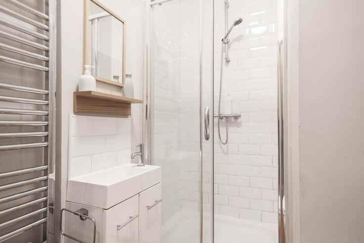 City of Westminster, London의 Building Windmill Street - curatedproperty - 1031892 - LON에 위치한 세련되고 감각적으로 디자인된 욕실 City of Westminster, London의 Building Windmill Street - curatedproperty - 1031892 - LON에 위치한 세련되고 감각적으로 디자인된 욕실