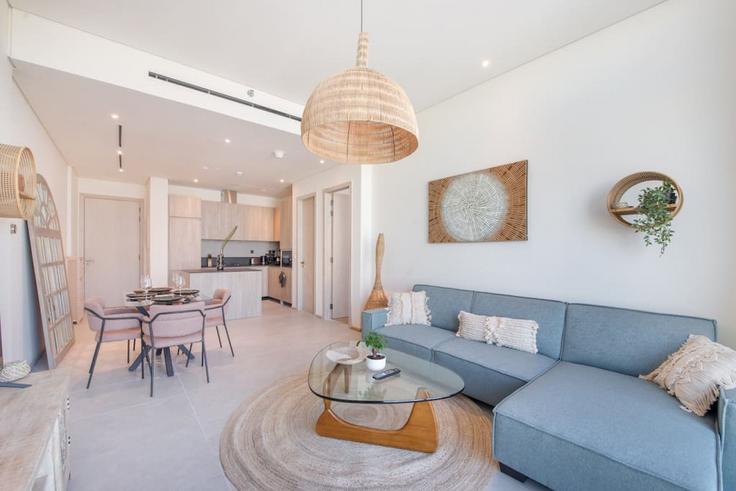 Al Barsha South Fourth, Dubai에 위치한 Building Street 10 - czechin-holiday-homes - 1505552 유닛의 세련된 인테리어가 돋보이는 거실 Al Barsha South Fourth, Dubai에 위치한 Building Street 10 - czechin-holiday-homes - 1505552 유닛의 세련된 인테리어가 돋보이는 거실