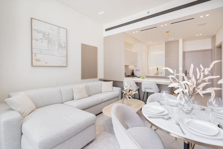Al Barsha South Fourth, Dubai에 위치한 Building Lazuward North East - czechin-holiday-homes - 1505632 유닛의 세련된 인테리어가 돋보이는 거실