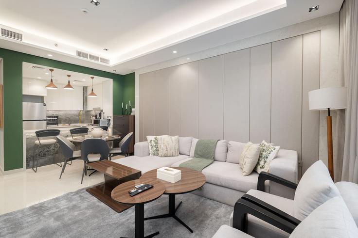 Salle de séjour élégante avec mobilier moderne dans un appartement à Building Tariaq Bedon Esm - czechin-holiday-homes - 1505641 à Business Bay, Dubai
