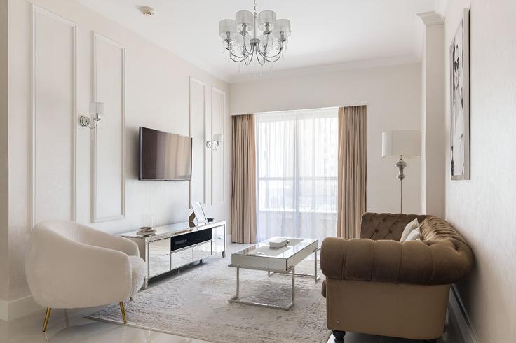 Elegant gestaltetes Wohnzimmer mit moderner Einrichtung in einer Wohnung im Building Al Mamsha Street - daify - 1318583 in Dubai Marina, Dubai Elegant gestaltetes Wohnzimmer mit moderner Einrichtung in einer Wohnung im Building Al Mamsha Street - daify - 1318583 in Dubai Marina, Dubai