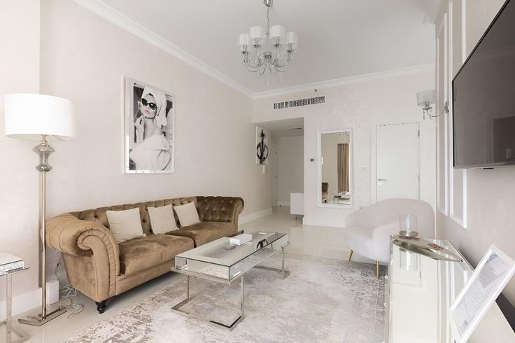 Dubai Marina, Dubai에 위치한 Building Al Mamsha Street - daify - 1318583 아파트의 세련된 인테리어가 돋보이는 거실