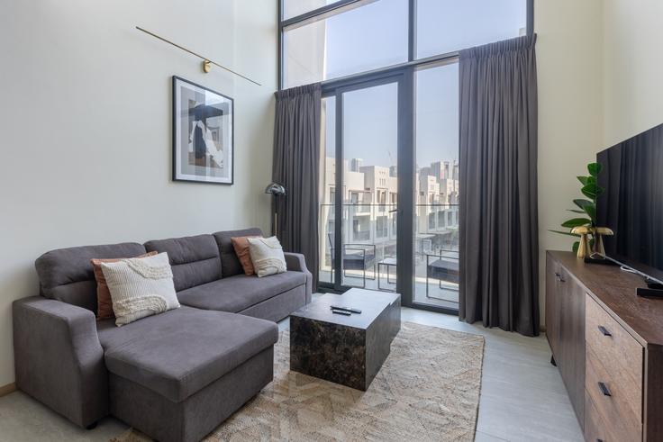 Elegant gestaltetes Wohnzimmer mit moderner Einrichtung in einer Wohnung im Building Tariaq Bedon Esm - daify - 1318608 in Al Barsha South Fourth, Dubai Elegant gestaltetes Wohnzimmer mit moderner Einrichtung in einer Wohnung im Building Tariaq Bedon Esm - daify - 1318608 in Al Barsha South Fourth, Dubai