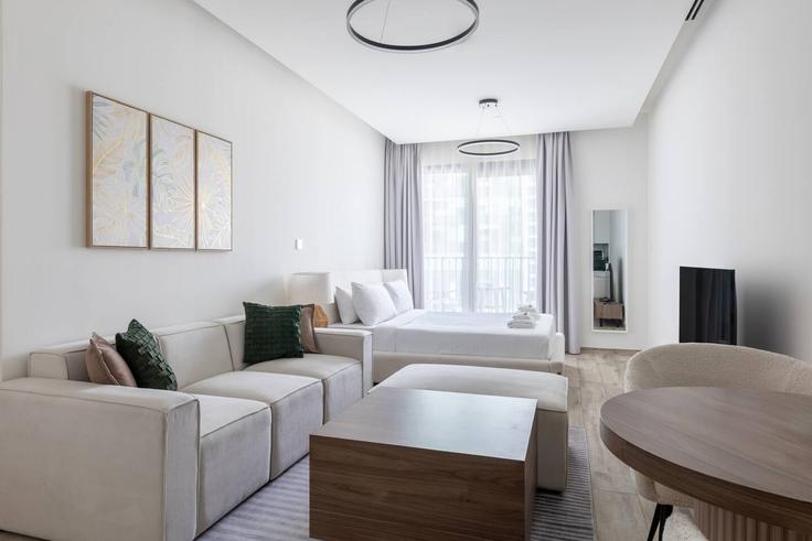 Salle de séjour élégante avec mobilier moderne dans un appartement à Building Marasi Drive - daify - 1318586 à Business Bay, Dubai Salle de séjour élégante avec mobilier moderne dans un appartement à Building Marasi Drive - daify - 1318586 à Business Bay, Dubai