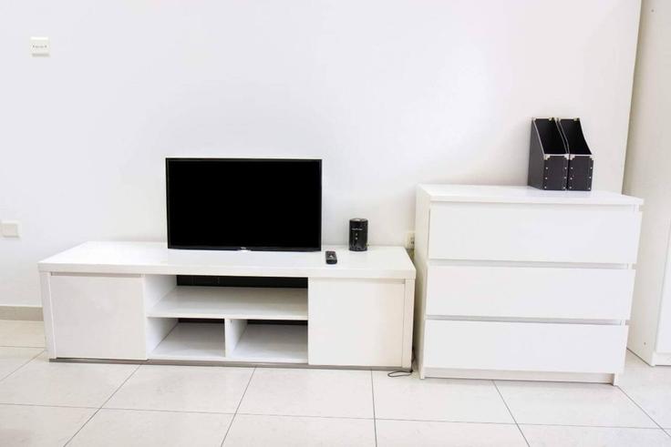 Sala de estar elegantemente projetada com móveis modernos em um apartamento no Building Tariaq Bedon Esm - daify - 1318599 em Dubai Silicon Oasis, Dubai Sala de estar elegantemente projetada com móveis modernos em um apartamento no Building Tariaq Bedon Esm - daify - 1318599 em Dubai Silicon Oasis, Dubai