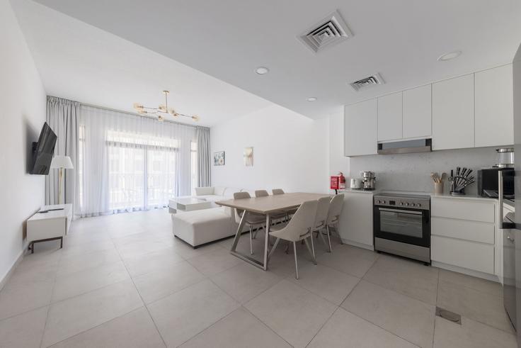 Umm Suqeim, Dubai에 위치한 Building Umm Suqeim Street - daify - 1318603 아파트의 세련된 인테리어가 돋보이는 거실