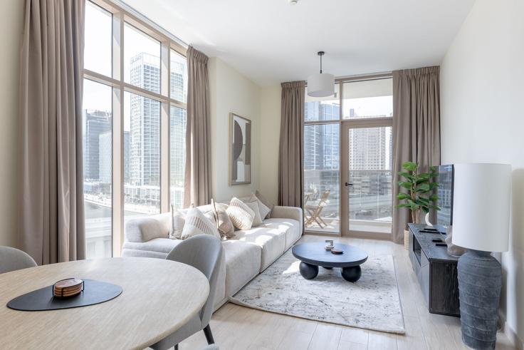 Salle de séjour élégante avec mobilier moderne dans un appartement à Building Marasi Drive - daify - 1318587 à Business Bay, Dubai Salle de séjour élégante avec mobilier moderne dans un appartement à Building Marasi Drive - daify - 1318587 à Business Bay, Dubai