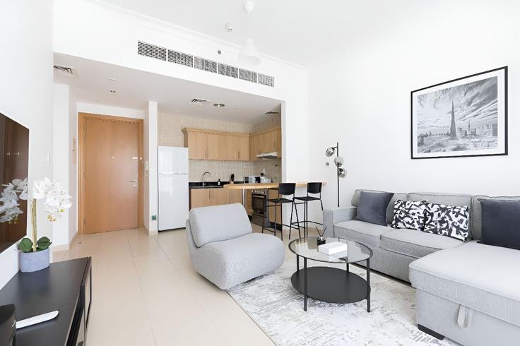 Business Bay, Dubai에 위치한 Building Marasi Drive - daify - 1318604 아파트의 세련된 인테리어가 돋보이는 거실 Business Bay, Dubai에 위치한 Building Marasi Drive - daify - 1318604 아파트의 세련된 인테리어가 돋보이는 거실