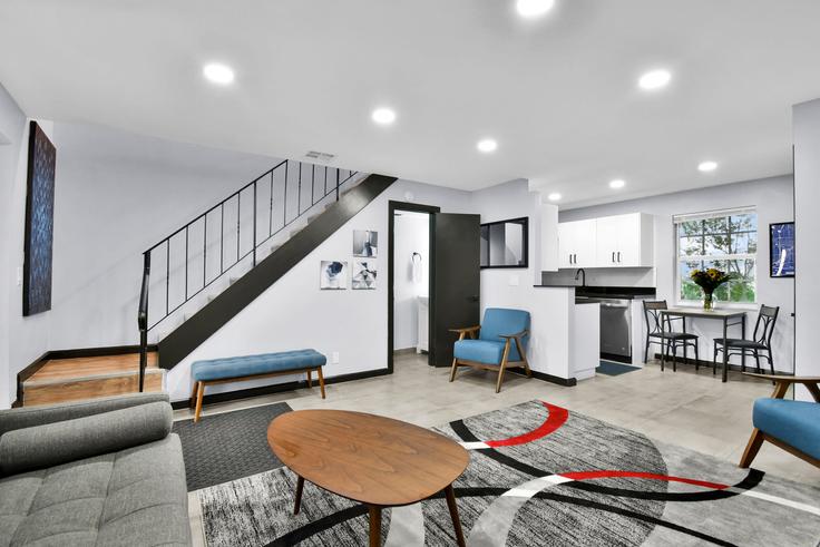 Building Northeast 28th Street - dcfurnishedliving-guesty - 1018313 - MIA adresindeki bir dairede modern mobilyalarla zarif bir şekilde tasarlanmış oturma odası Wilton Manors, Wilton Manors