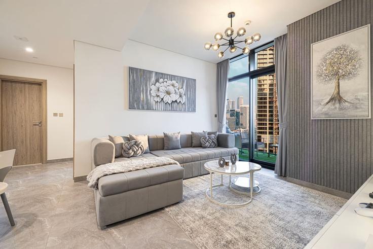 Elegant gestaltetes Wohnzimmer mit moderner Einrichtung in einer Wohnung im Building Al Khaleej Al Tejari 1 Street - deffor-escapes - 1507160 in Business Bay, Dubai Elegant gestaltetes Wohnzimmer mit moderner Einrichtung in einer Wohnung im Building Al Khaleej Al Tejari 1 Street - deffor-escapes - 1507160 in Business Bay, Dubai