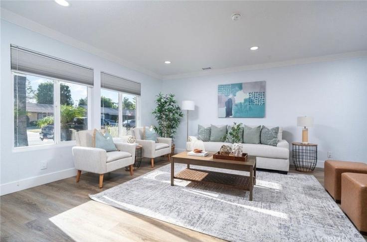 Building Cambridge Avenue - deravi-llc - 1625590 adresindeki bir dairede modern mobilyalarla zarif bir şekilde tasarlanmış oturma odası Rancho Cucamonga, Rancho Cucamonga Building Cambridge Avenue - deravi-llc - 1625590 adresindeki bir dairede modern mobilyalarla zarif bir şekilde tasarlanmış oturma odası Rancho Cucamonga, Rancho Cucamonga