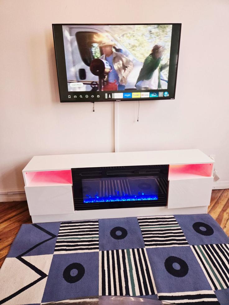 Detroit DetroitのBuilding Iron Street - detroit-furnished-rentals - 1438332のアパートメントにある、モダンな家具を備えたエレガントなデザインのリビングルーム