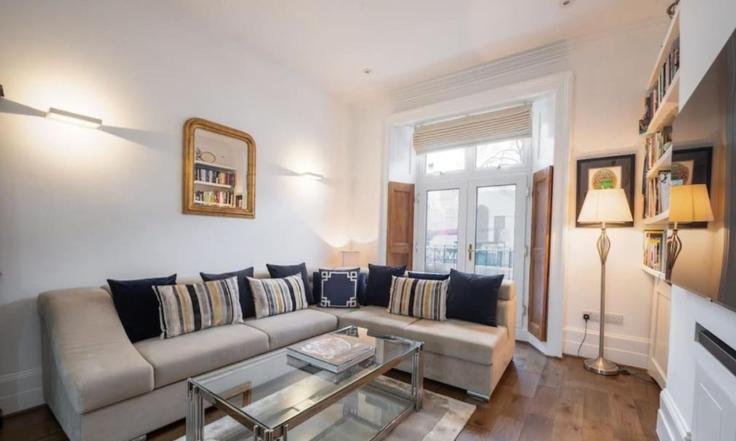 Building Gunter Grove - devereuxresidences - 1340550 adresindeki bir dairede modern mobilyalarla zarif bir şekilde tasarlanmış oturma odası Royal Borough of Kensington and Chelsea, London Building Gunter Grove - devereuxresidences - 1340550 adresindeki bir dairede modern mobilyalarla zarif bir şekilde tasarlanmış oturma odası Royal Borough of Kensington and Chelsea, London