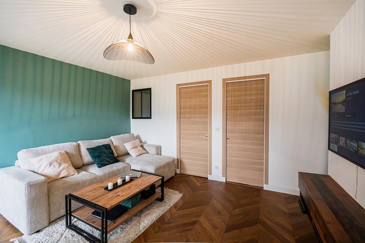 Sala de estar elegantemente projetada com móveis modernos em um apartamento no Building Rue Jean Robert - diamoni - 1531690 em 18th arrondissement, Paris Sala de estar elegantemente projetada com móveis modernos em um apartamento no Building Rue Jean Robert - diamoni - 1531690 em 18th arrondissement, Paris