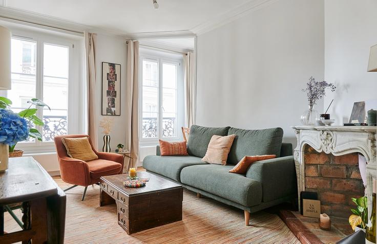 Building Rue Jean-Baptiste Pigalle - diamoni - 1571743 adresindeki bir dairede modern mobilyalarla zarif bir şekilde tasarlanmış oturma odası 9th arrondissement, Paris Building Rue Jean-Baptiste Pigalle - diamoni - 1571743 adresindeki bir dairede modern mobilyalarla zarif bir şekilde tasarlanmış oturma odası 9th arrondissement, Paris