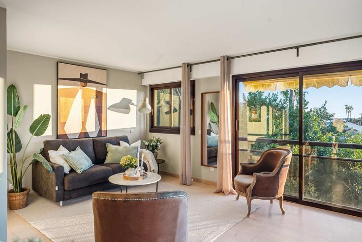 Salle de séjour élégante avec mobilier moderne dans un appartement à Building Avenue Prince de Galles - dinbnb - 1347561 à Cannes, Cannes Salle de séjour élégante avec mobilier moderne dans un appartement à Building Avenue Prince de Galles - dinbnb - 1347561 à Cannes, Cannes