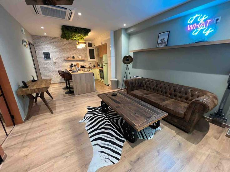 Salle de séjour élégante avec mobilier moderne dans un appartement à Building Aristidou - district - 1237478 - ATH à South Athens, Athens Salle de séjour élégante avec mobilier moderne dans un appartement à Building Aristidou - district - 1237478 - ATH à South Athens, Athens