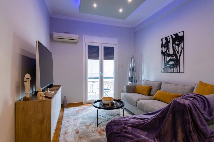 Salle de séjour élégante avec mobilier moderne dans un appartement à Building Dimosthenous - district - 1328163 à South Athens, Athens Salle de séjour élégante avec mobilier moderne dans un appartement à Building Dimosthenous - district - 1328163 à South Athens, Athens