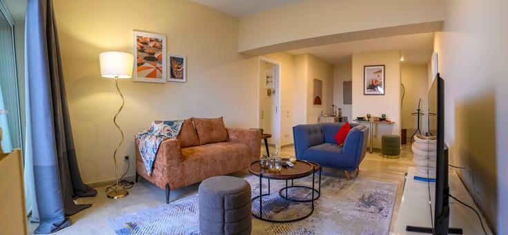 Salle de séjour élégante avec mobilier moderne dans un appartement à Building Koundourou Manousou - district - 1237459 - ATH à Piraeus, Athens Salle de séjour élégante avec mobilier moderne dans un appartement à Building Koundourou Manousou - district - 1237459 - ATH à Piraeus, Athens
