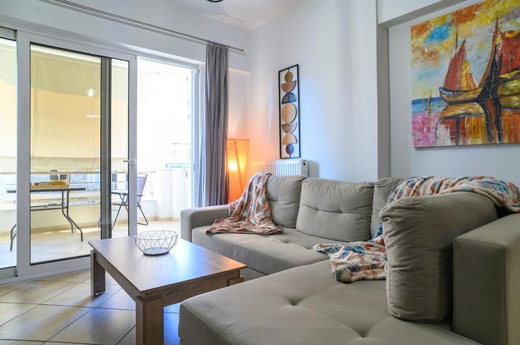 Building Irakliou - district - 1237447 - ATH adresindeki bir dairede modern mobilyalarla zarif bir şekilde tasarlanmış oturma odası South Athens, Athens Building Irakliou - district - 1237447 - ATH adresindeki bir dairede modern mobilyalarla zarif bir şekilde tasarlanmış oturma odası South Athens, Athens