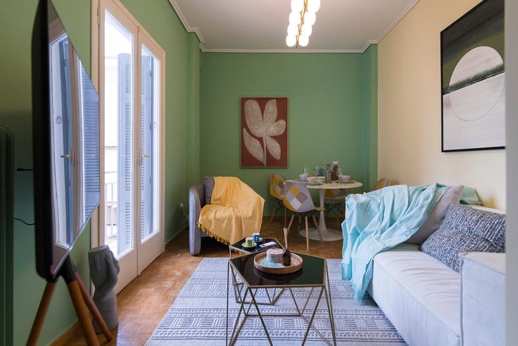 Athens South AthensのBuilding Themistokli Sofouli - district - 1237482 - ATHのアパートメントにある、モダンな家具を備えたエレガントなデザインのリビングルーム Athens South AthensのBuilding Themistokli Sofouli - district - 1237482 - ATHのアパートメントにある、モダンな家具を備えたエレガントなデザインのリビングルーム