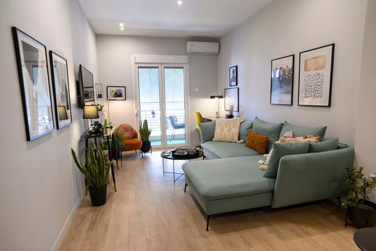 Salle de séjour élégante avec mobilier moderne dans un appartement à Building Irakleous - district - 1237461 - ATH à South Athens, Athens Salle de séjour élégante avec mobilier moderne dans un appartement à Building Irakleous - district - 1237461 - ATH à South Athens, Athens